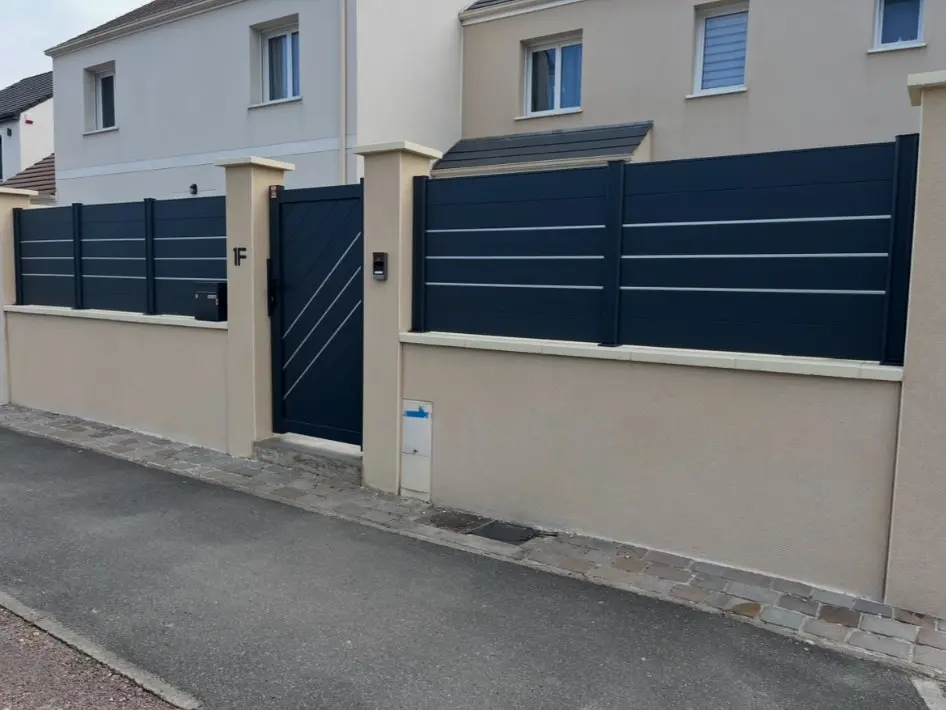 Clôture et portail contemporains